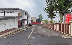 RedDoorz near Alun Alun Kota Sukabumi