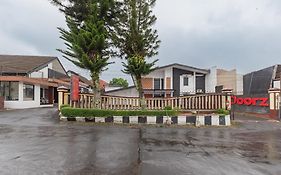 RedDoorz near Alun Alun Kota Sukabumi
